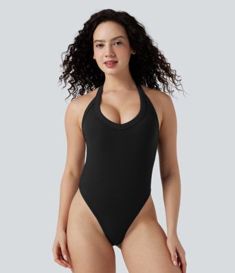 Gerippter, ärmelloser, figurbetonter Body mit V-Ausschnitt und überkreuztem Rückendetail, lässig