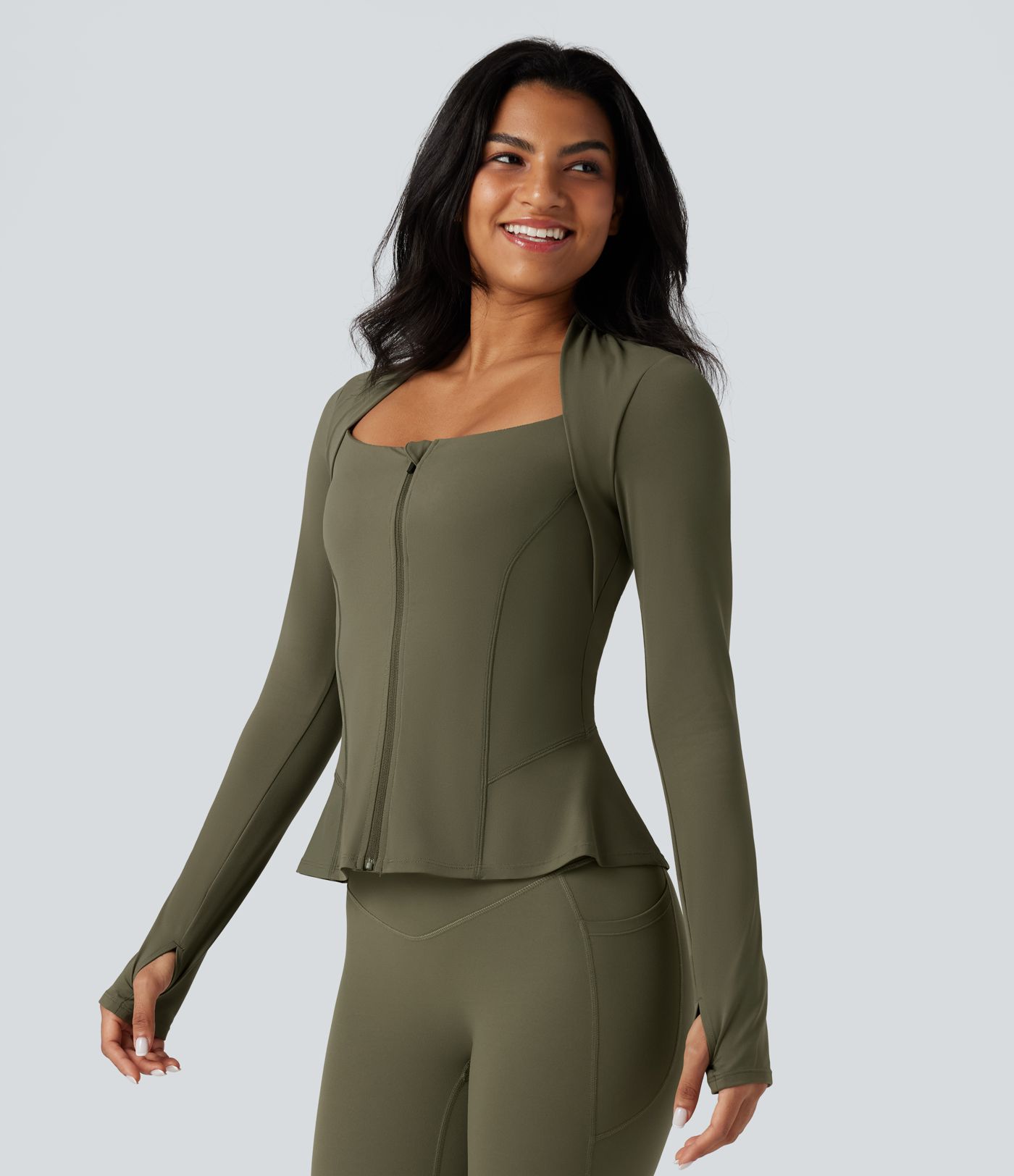 Halara UltraSculpt™ Push-Up Langarm-Yogajacke mit Daumenloch, Reißverschluss und Rüschen-Saum