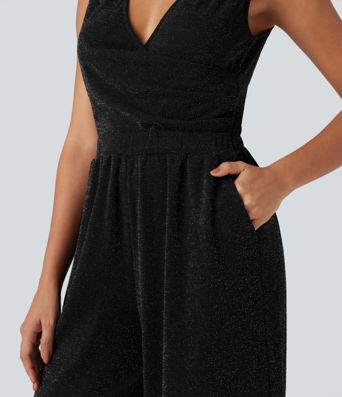 Ermeløs jumpsuit med V-hals, knyting bak, vide ben, metallisk glans og lommer - Easy Peezy Edition Ermeløs jumpsuit med V-hals, knyting bak, vide ben, metallisk glans og lommer - Easy Peezy Edition