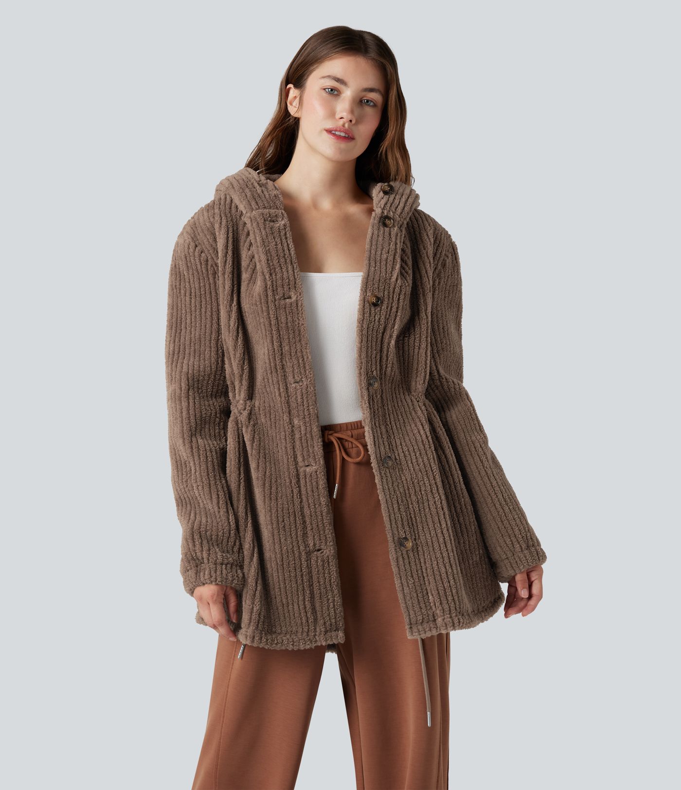 Casaco sherpa com capuz e cordão, bainha curva, corte descontraído e bolsos