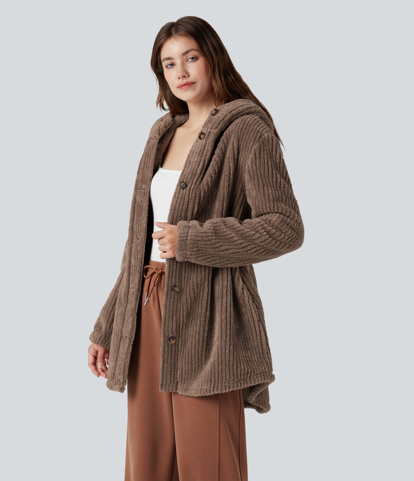 Casaco sherpa com capuz e cordão, bainha curva, corte descontraído e bolsos