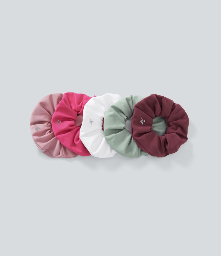 Softlyzero™ Plush Random 1pc Plain Pleated Scrunchie