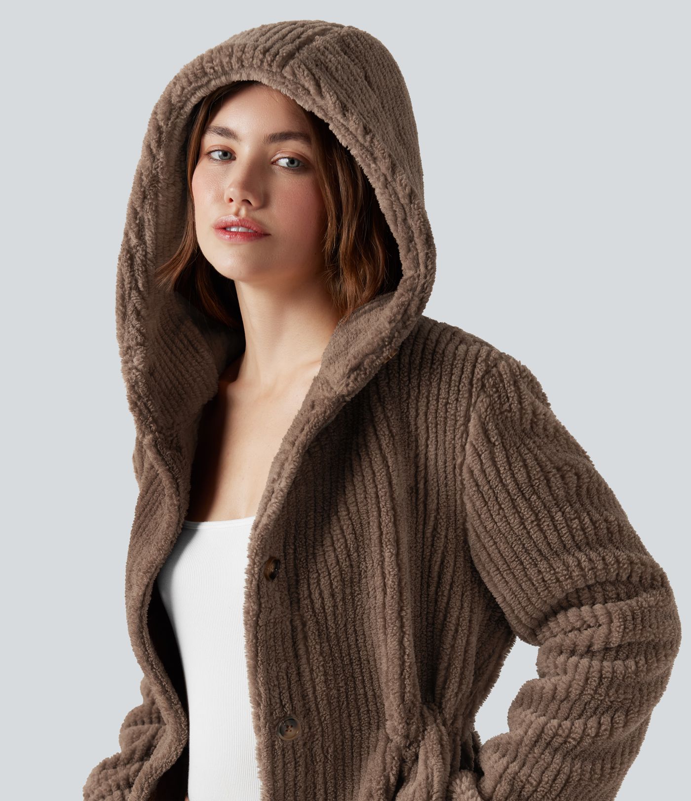 Casaco sherpa com capuz e cordão, bainha curva, corte descontraído e bolsos