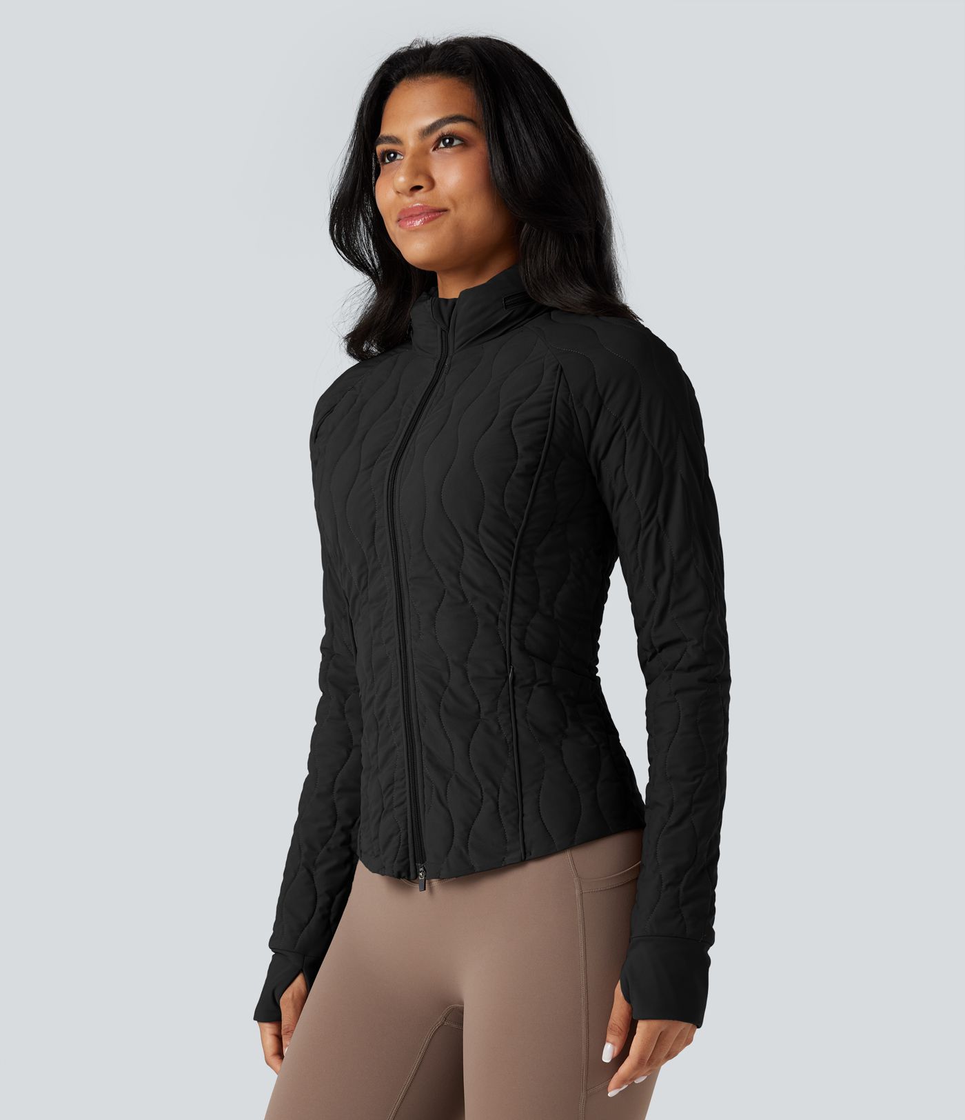 Veste d'entraînement matelassée extensible col montant avec passants pouces PuffFlex avec poches - Oreiller de voyage pliable