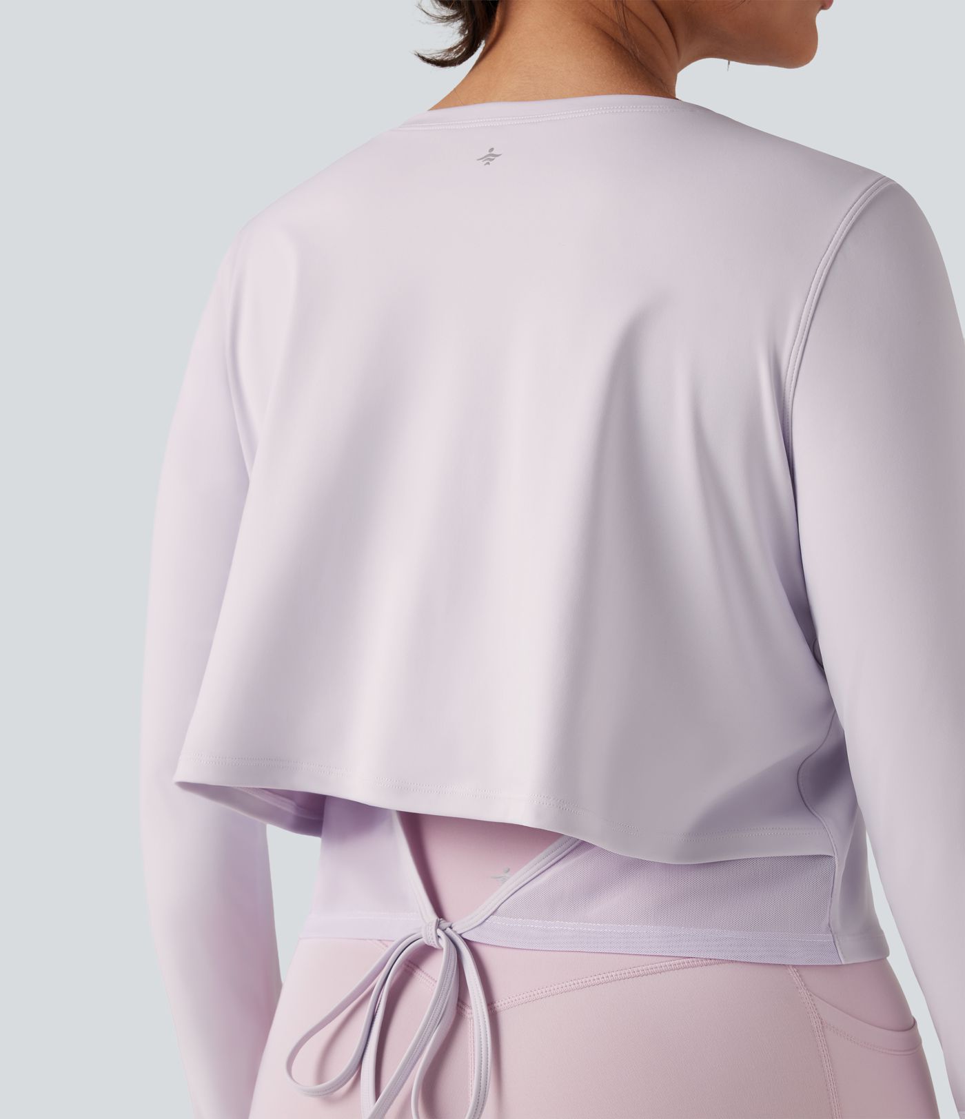 Yoga-Sport-Top mit Rundhalsausschnitt, langen Ärmeln, Daumenlöchern, Cut-Out-Design und kontrastierendem Netzstoff zum hinten binden