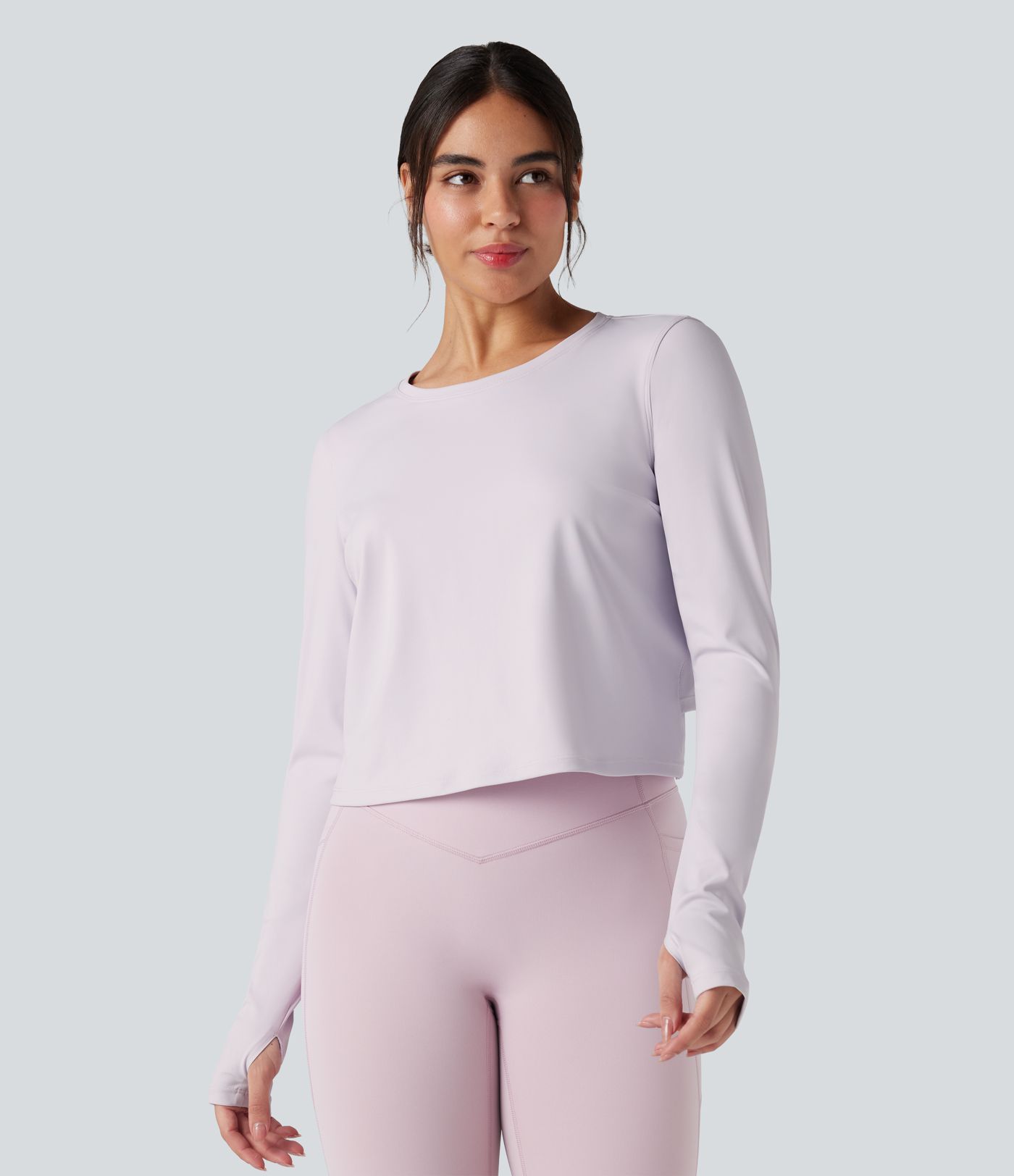 Yoga-Sport-Top mit Rundhalsausschnitt, langen Ärmeln, Daumenlöchern, Cut-Out-Design und kontrastierendem Netzstoff zum hinten binden