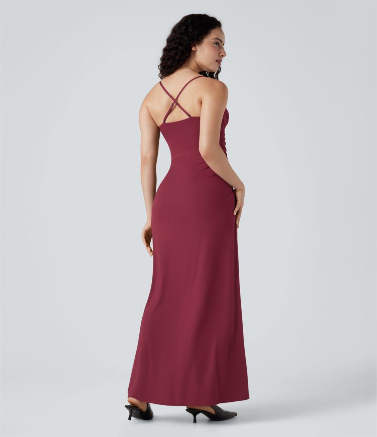 Gerafftes Maxikleid mit Wasserfallausschnitt, verstellbaren Trägern und Schlitz