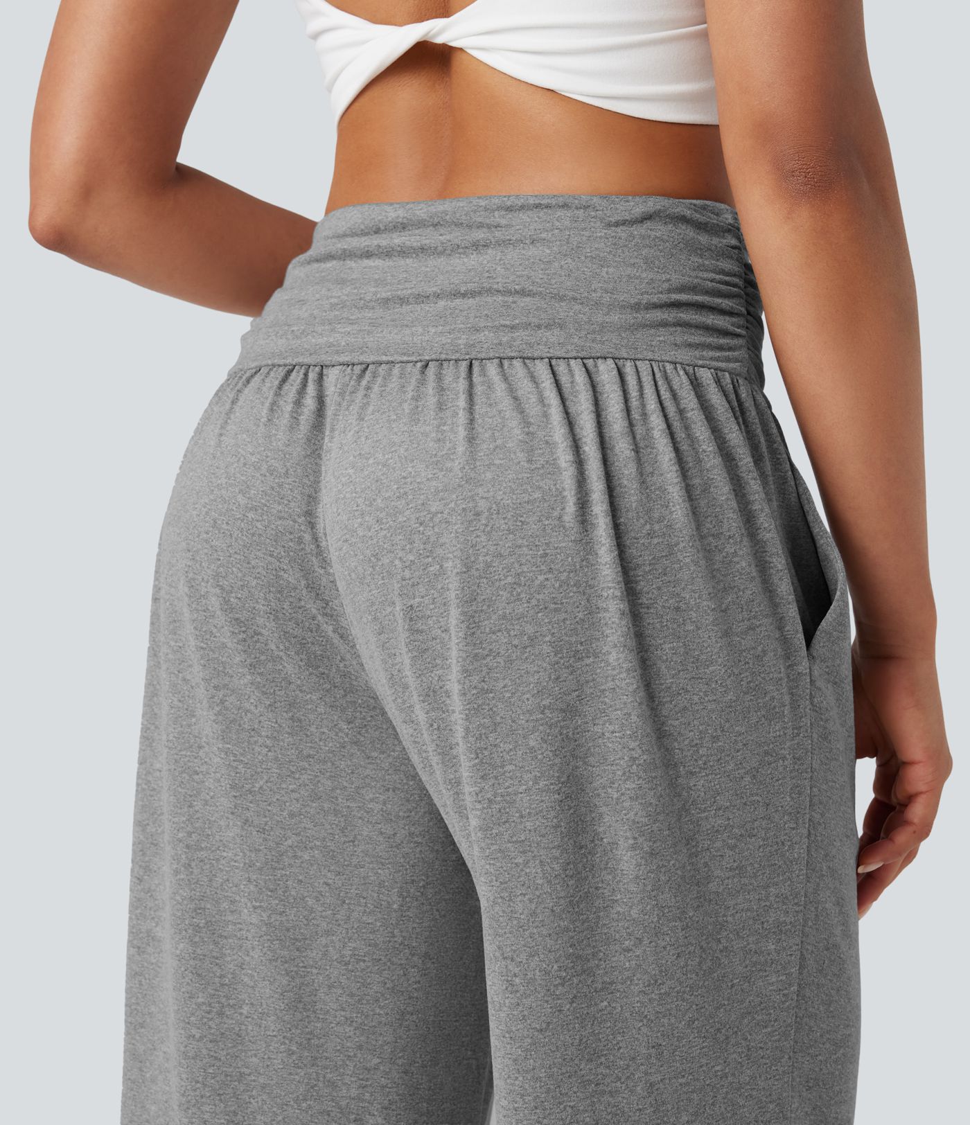 Pantalones de yoga jaspeados de tiro medio y pernera ancha, con fruncidos, pañuelo curvo y bolsillos