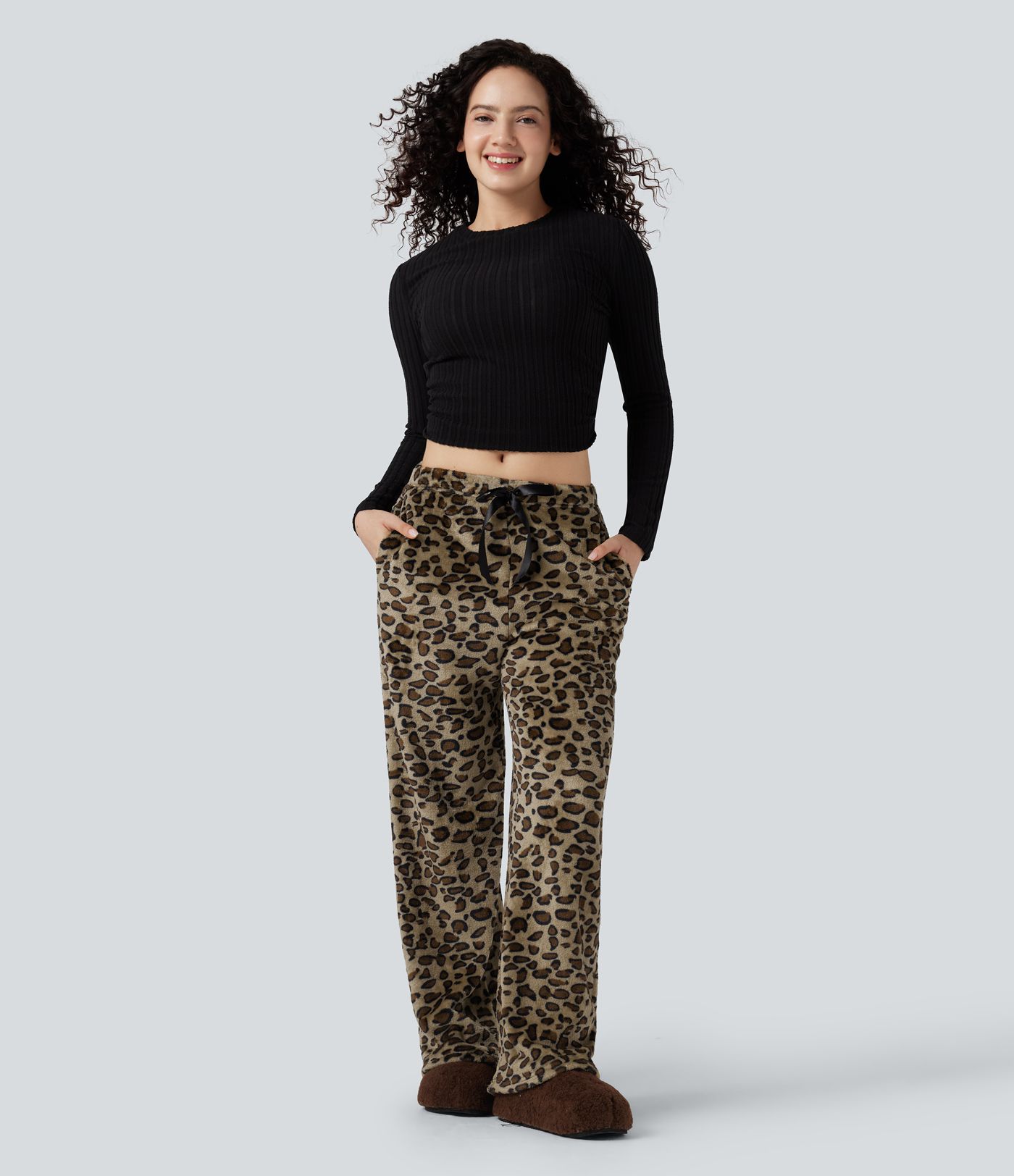 Pantalones baggy informales de forro polar con estampado de leopardo, cintura media, cordón ajustable y bolsillos