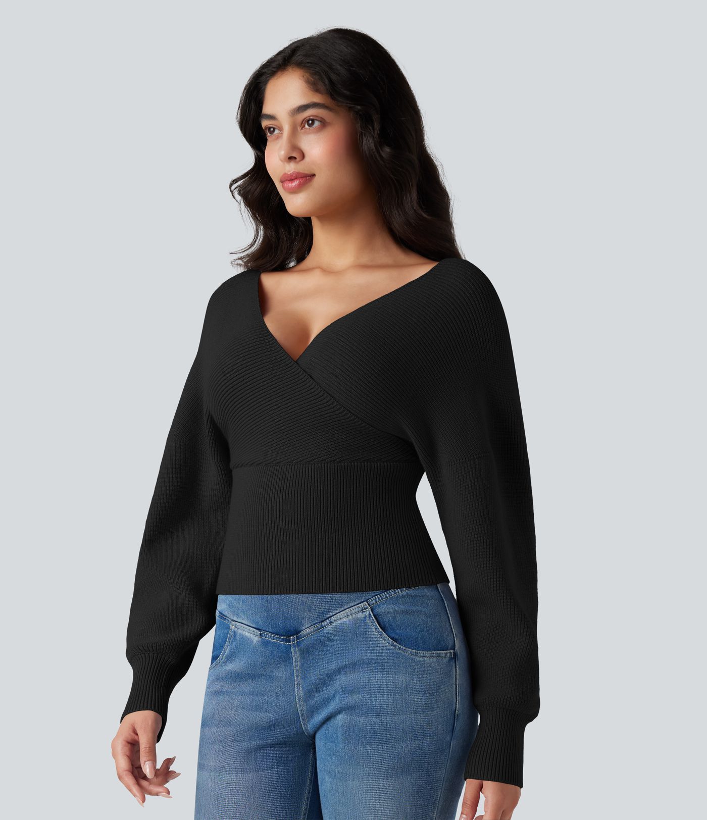 Lässiger Pullover mit V-Ausschnitt, Fledermausärmeln und Cut-Out-Design