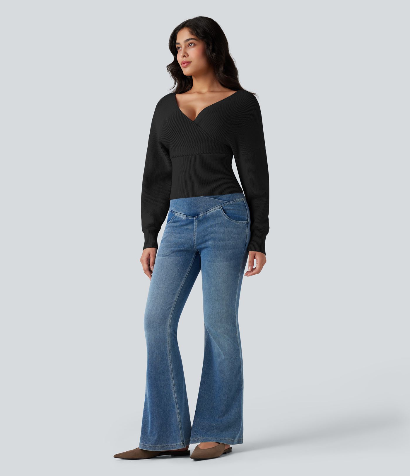 Lässiger Pullover mit V-Ausschnitt, Fledermausärmeln und Cut-Out-Design