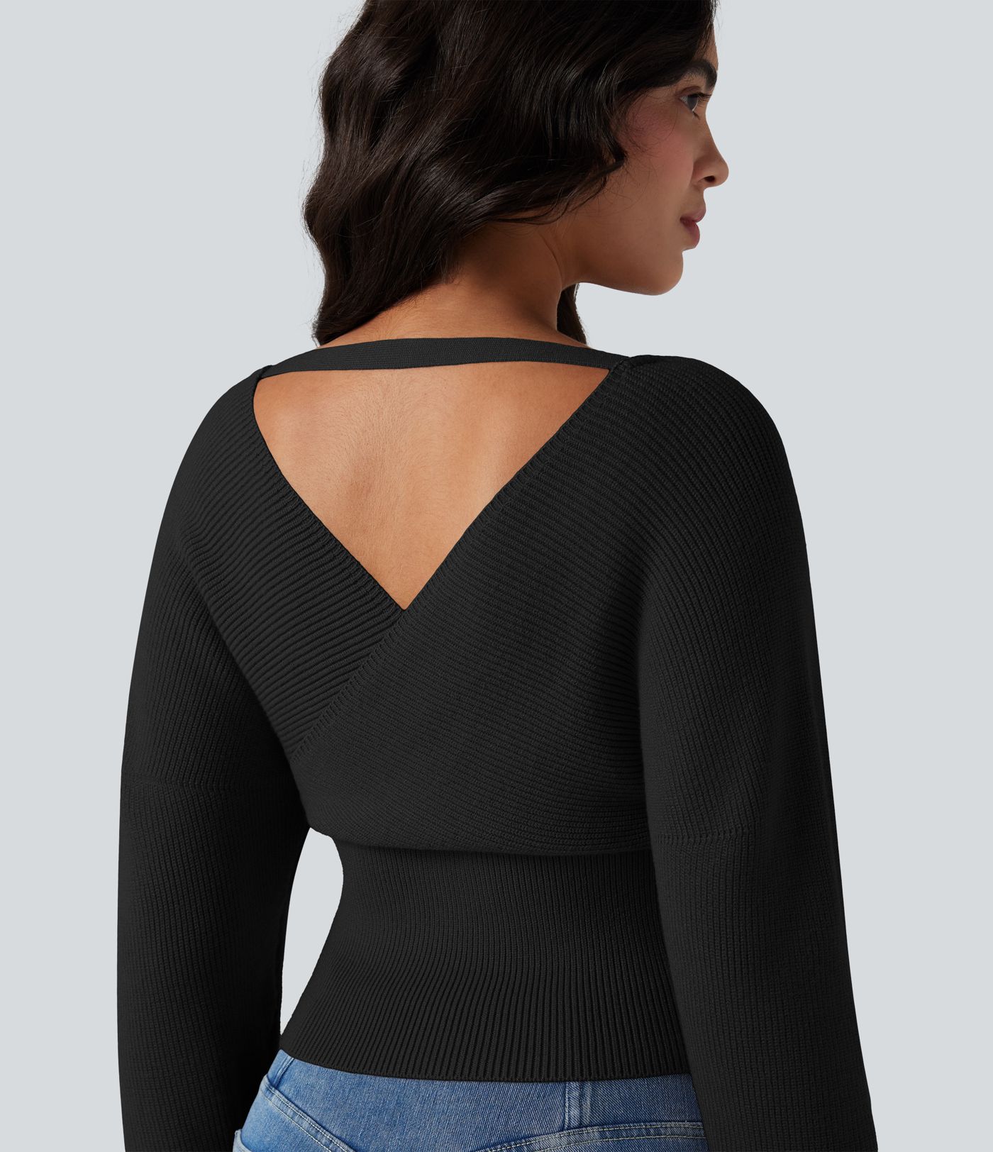 Lässiger Pullover mit V-Ausschnitt, Fledermausärmeln und Cut-Out-Design