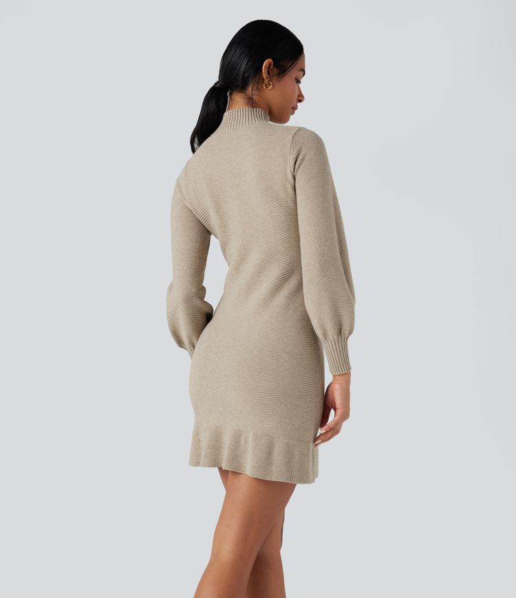 Figurbetontes Mini-Strickkleid mit Stehkragen,   langen Ärmeln und Rüschensaum 