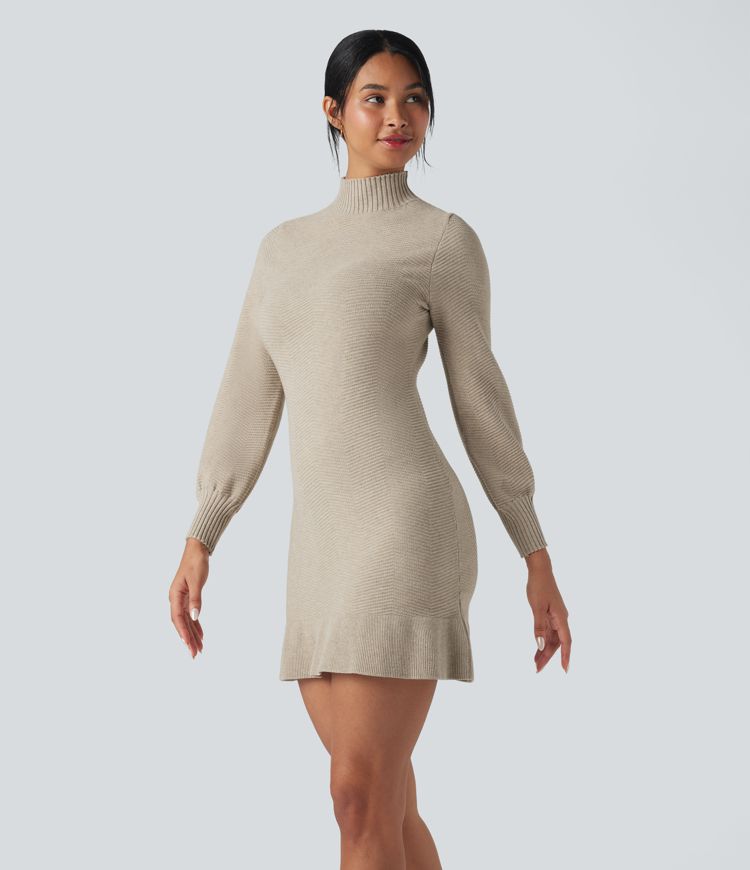 Figurbetontes Mini-Strickkleid mit Stehkragen,   langen Ärmeln und Rüschensaum 