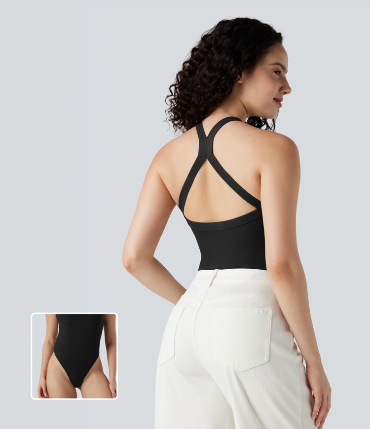 Gerippter, ärmelloser, figurbetonter Body mit V-Ausschnitt und überkreuztem Rückendetail, lässig