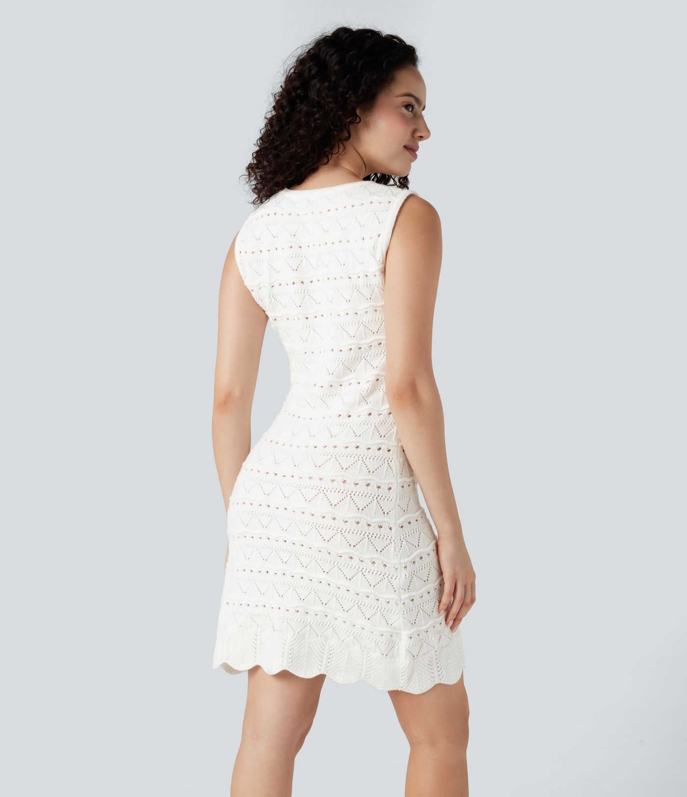 Robe pull courte col U sans manches tricot ajouré ourlet festonné