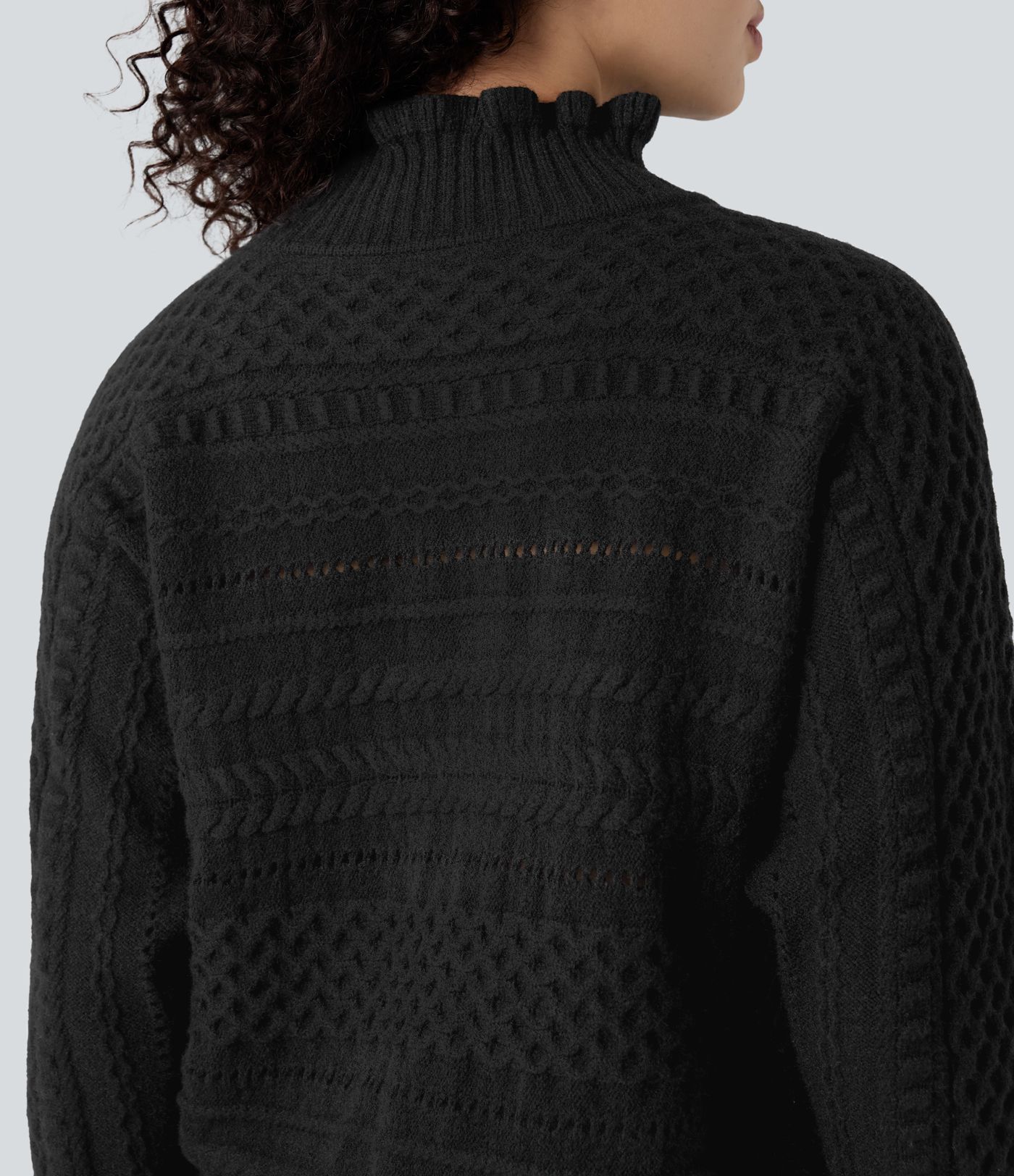 Ikdienas džemperis ar volāniem, augstu apkakli, garām piedurknēm un izgriezumu