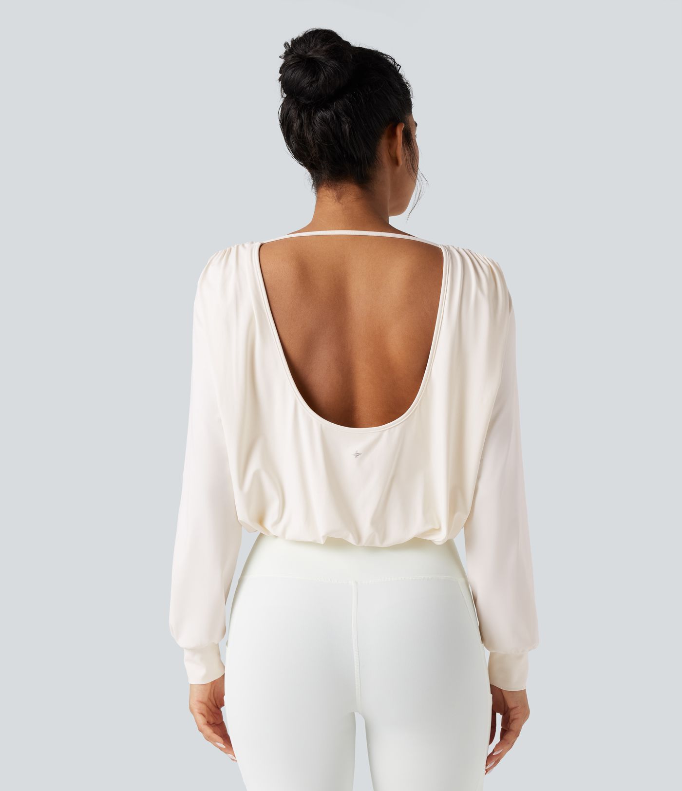 Top de sport yoga SoftlyZero™ Airy col rond dos nu manches longues