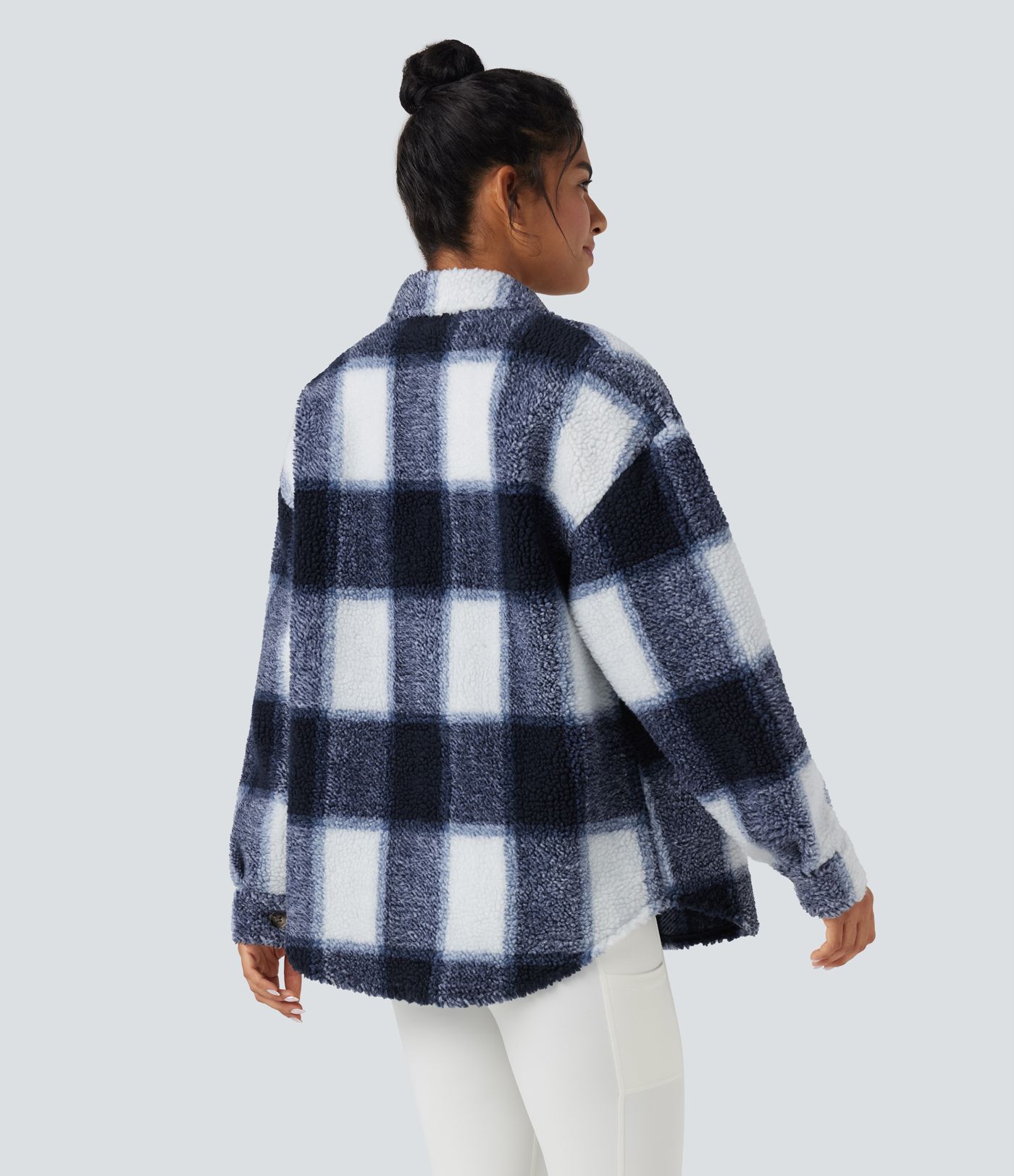 Shacket mit Kragen und langen Ärmeln, geschwungenem Saum – lässige Sherpa-Jacke mit Taschen