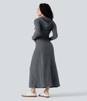 Lässiges, geripptes Strick-Maxikleid mit Kapuze, langen Ärmeln und Tasche