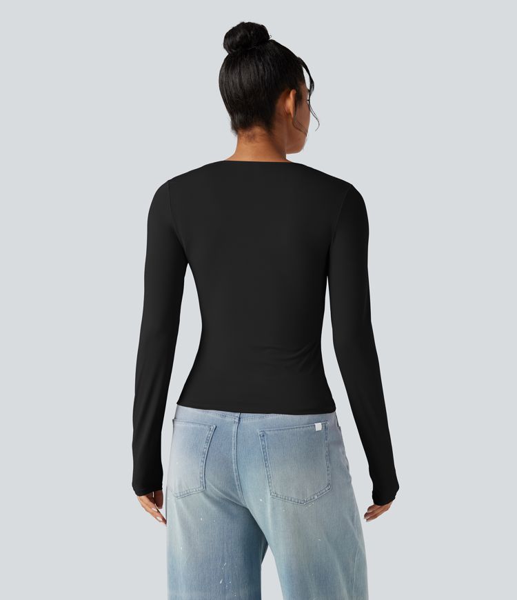 Top casual de manga larga con escote cuadrado y cordones.