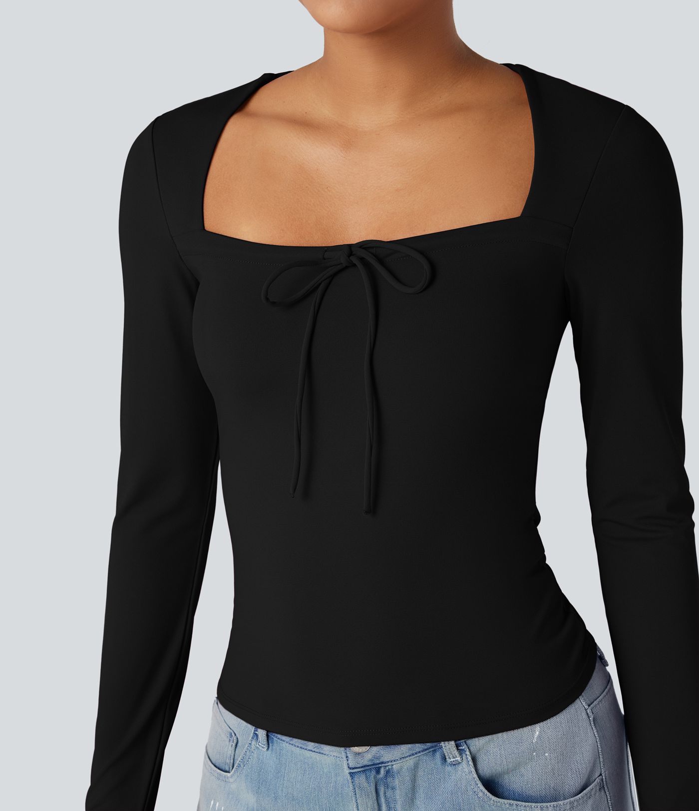 Top casual de manga larga con escote cuadrado y cordones.