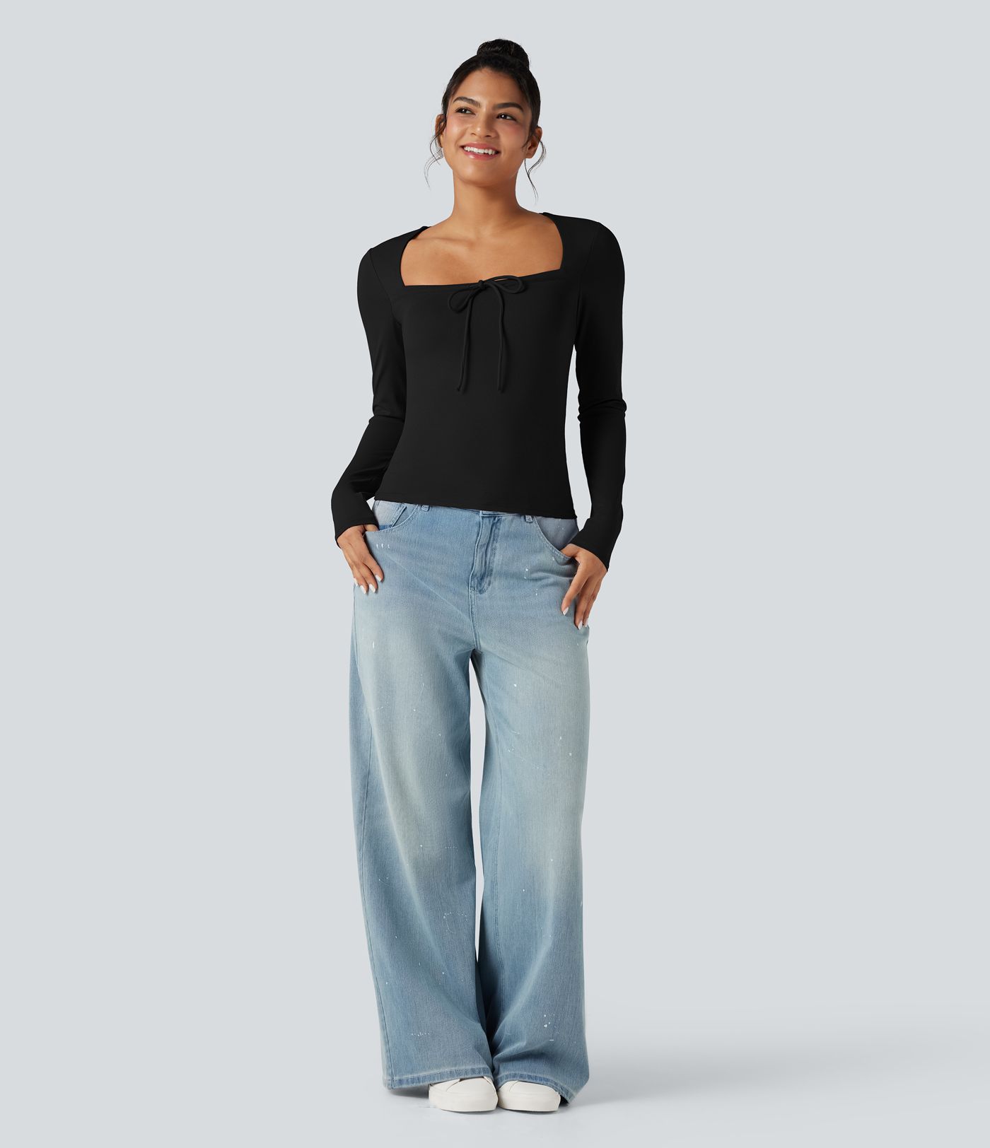 Top casual de manga larga con escote cuadrado y cordones.