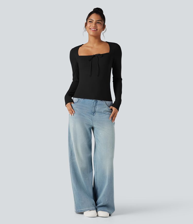 Top casual de manga larga con escote cuadrado y cordones.