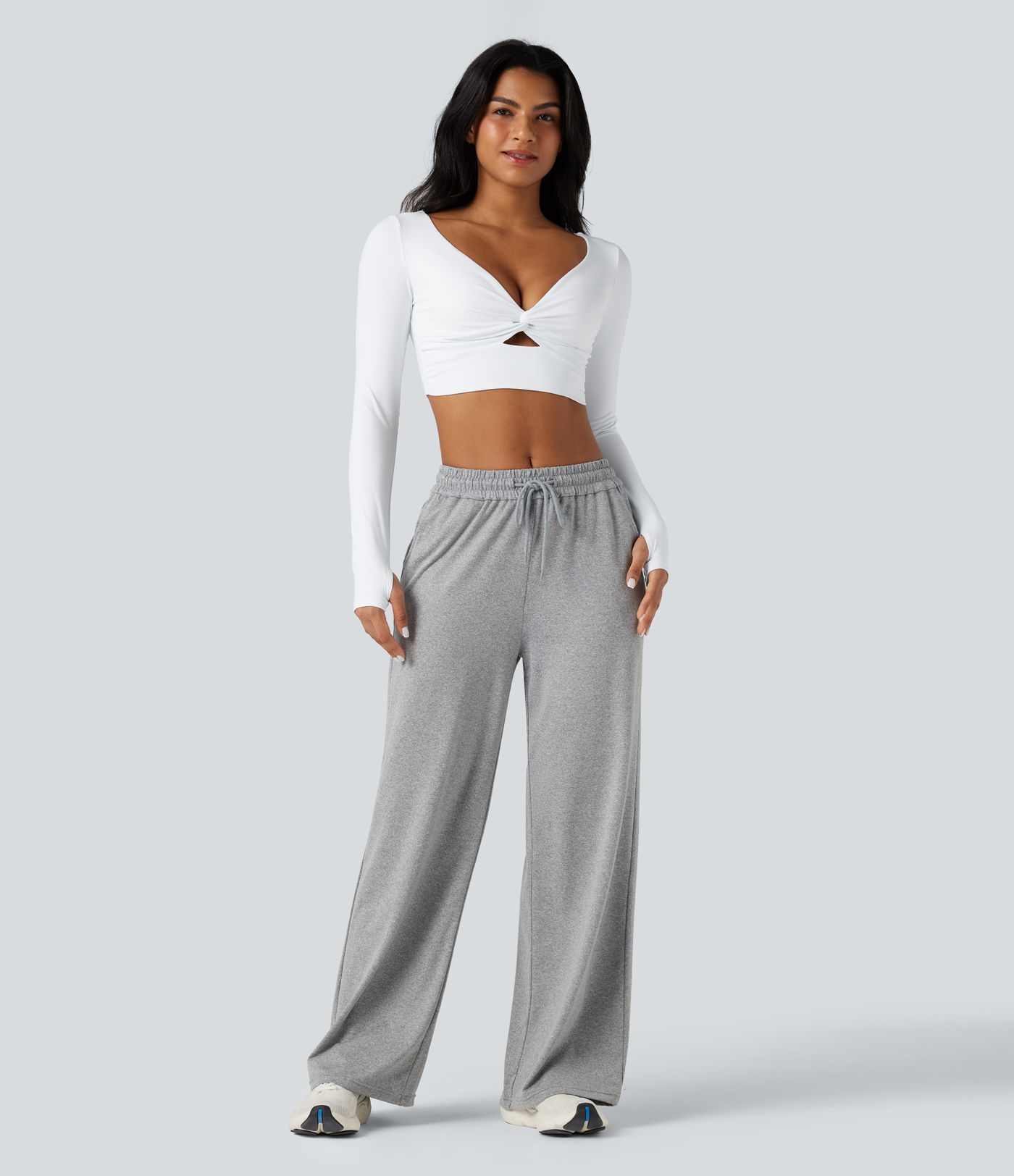 Top de sport yoga SoftlyZero™ Airy court col V découpes torsadé toucher frais manches longues avec trous pouces - UPF50+