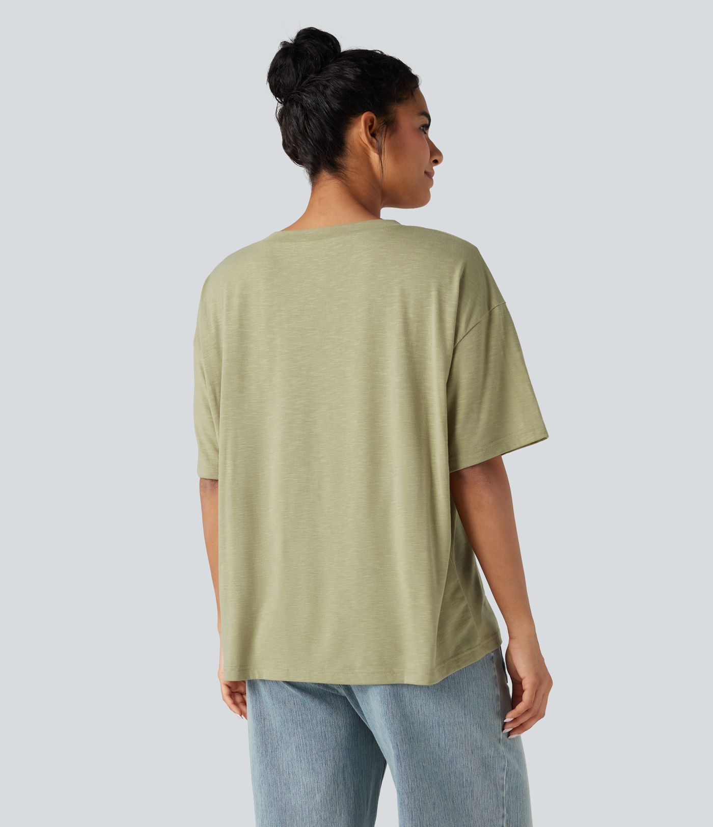 Top casual de escote en V, mangas cortas y corte relajado