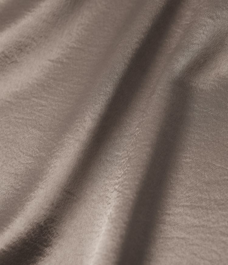 Arbeitsbluse aus Satin mit Schlüsselloch-Rücken und Puffärmeln