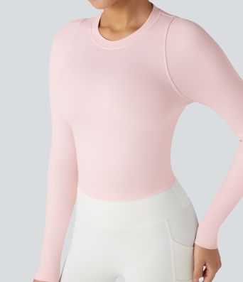 リブニット素材のラウンドネック長袖スリムフィットヨガトップ