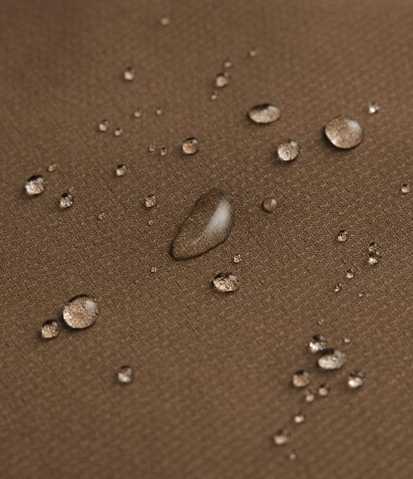 Robuste, wasserabweisende, wärmende, hochgeschnittene Wanderhose mit weitem Bein und Taschen.