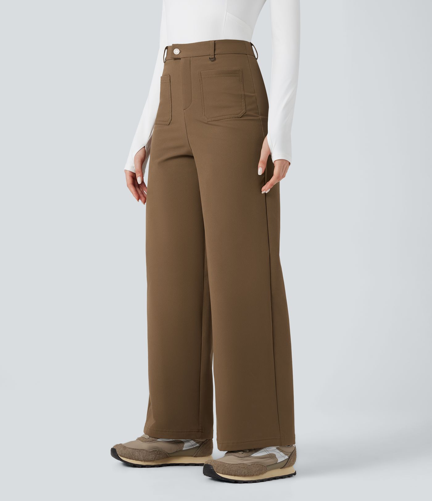 Robuste, wasserabweisende, wärmende, hochgeschnittene Wanderhose mit weitem Bein und Taschen.