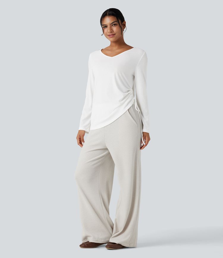 Lässiges Oberteil mit tiefem V-Ausschnitt, langen Ärmeln und Kordelzug am Saum