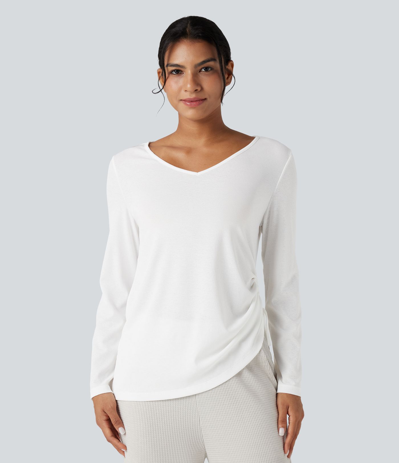 Lässiges Oberteil mit tiefem V-Ausschnitt, langen Ärmeln und Kordelzug am Saum