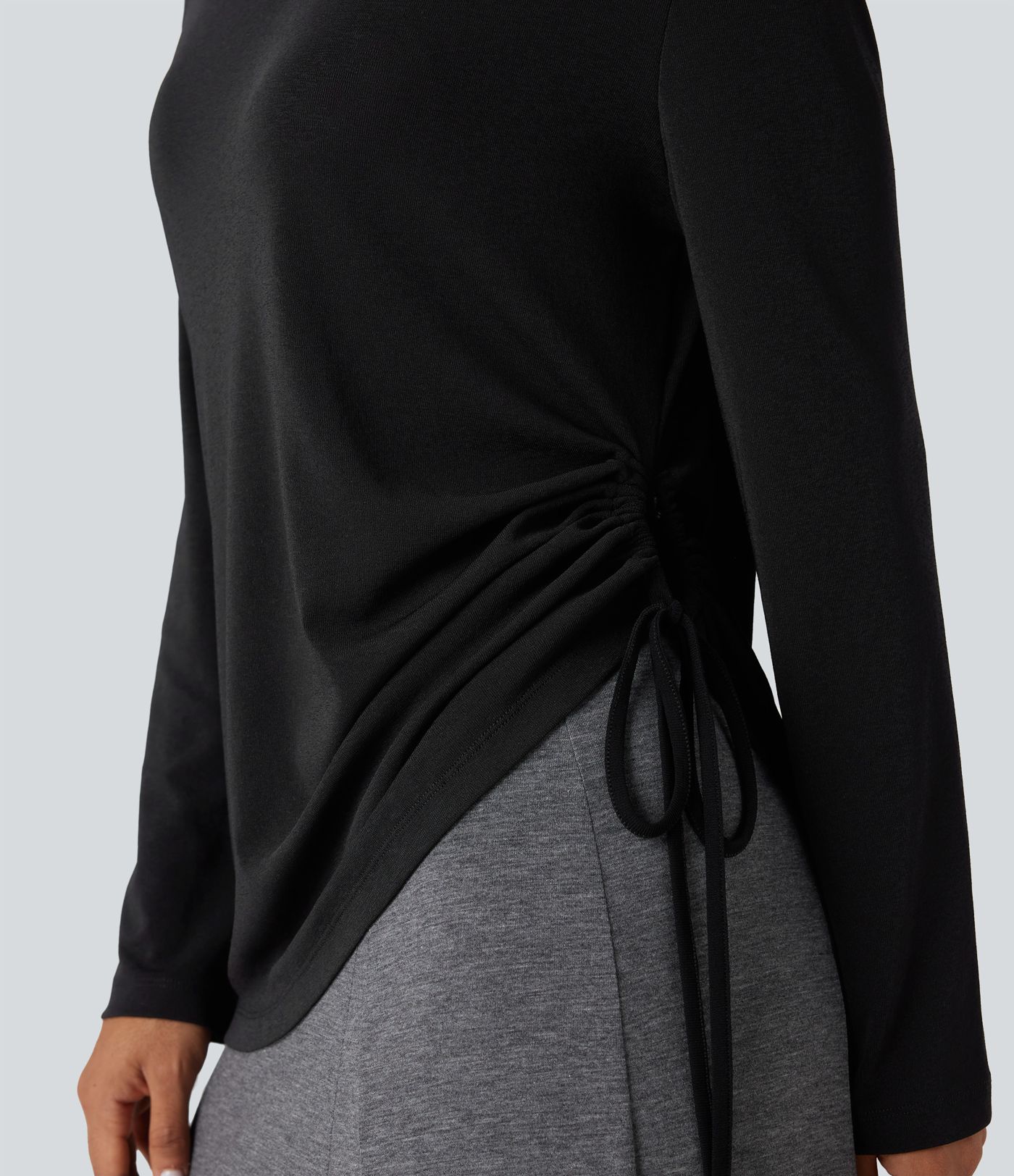 Lässiges Top mit tiefem V-Ausschnitt, langen Ärmeln und Kordelzug am Saum