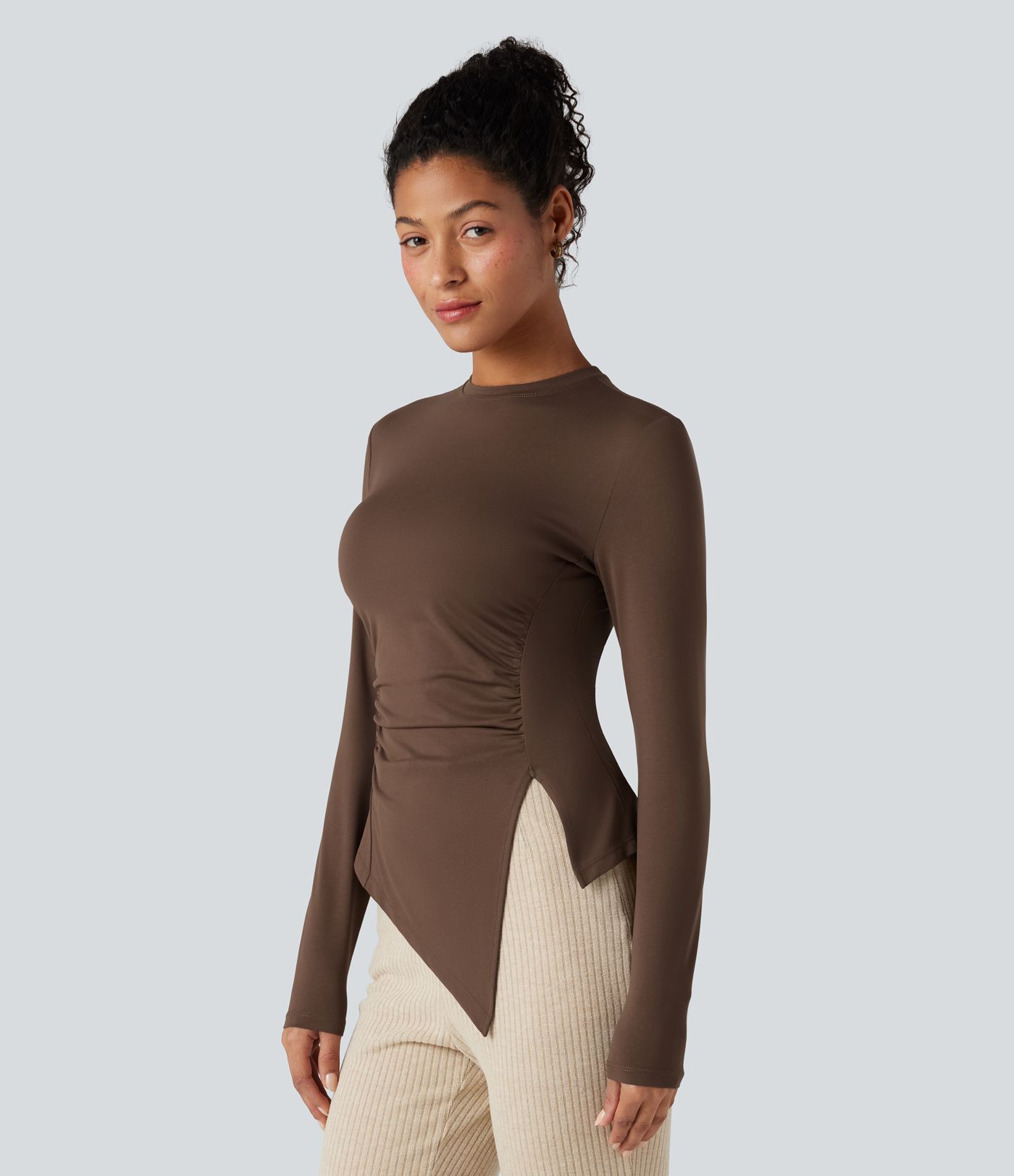 T-shirt froncé ourlet fendu manches longues