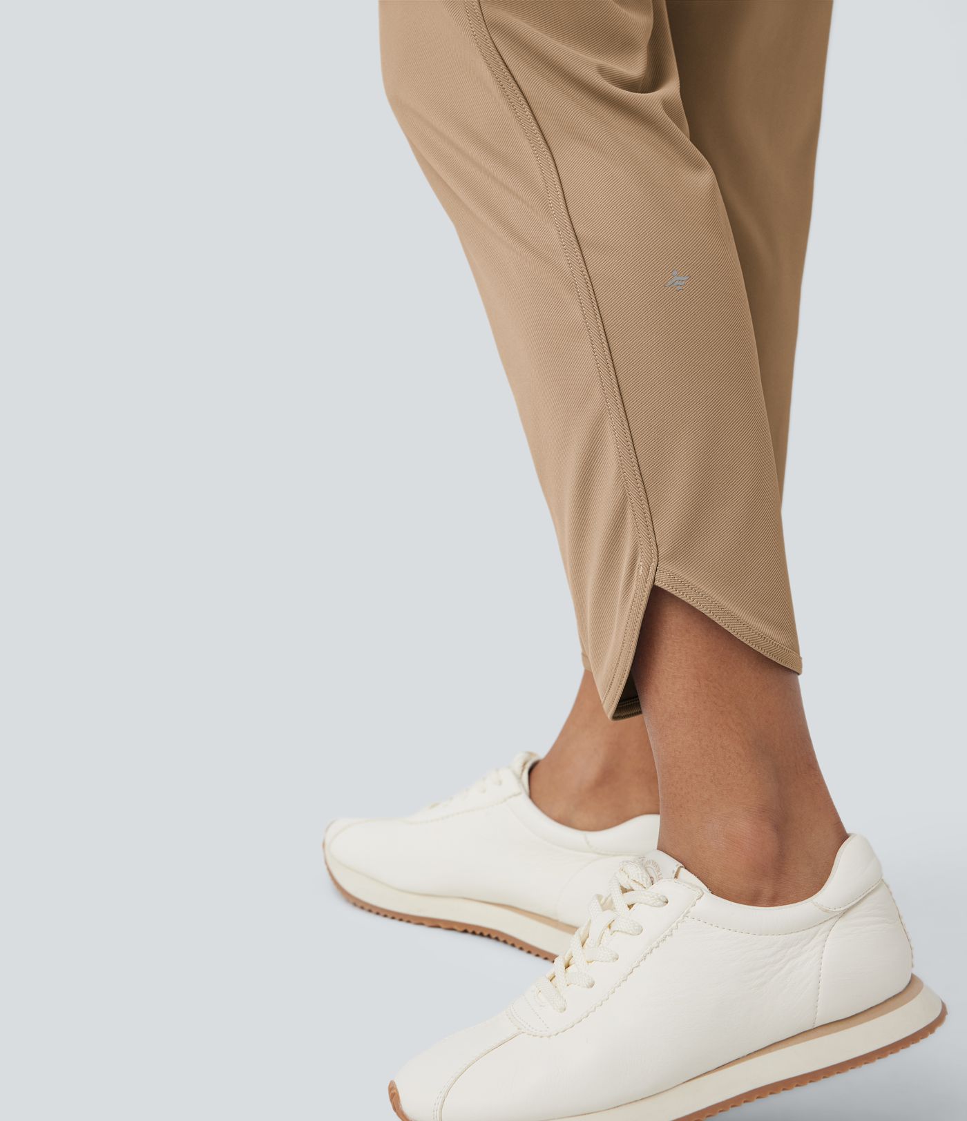 Golf-Hose mit mittelhohem Bund, Seitentaschen und schmal zulaufendem Bein - schnelltrocknend, UPF40+