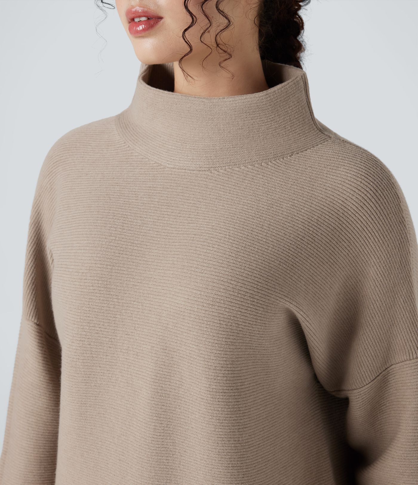 Lässiger Langarmpullover mit Stehkragen