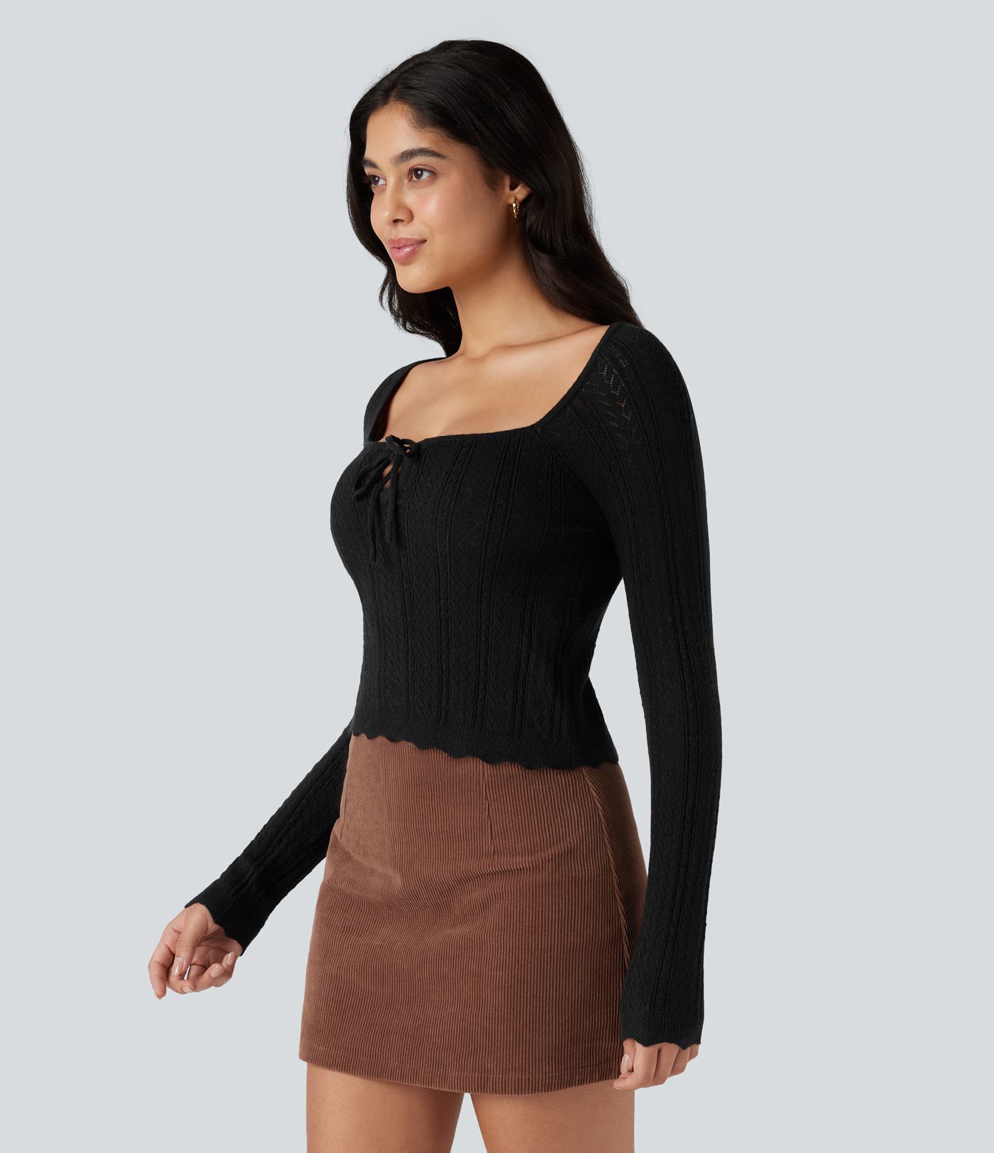 Lässiger Pullover mit quadratischem Ausschnitt, langen Ärmeln und Muschelsaum