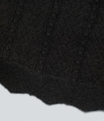 Lässiger Pullover mit quadratischem Ausschnitt, langen Ärmeln und Muschelsaum