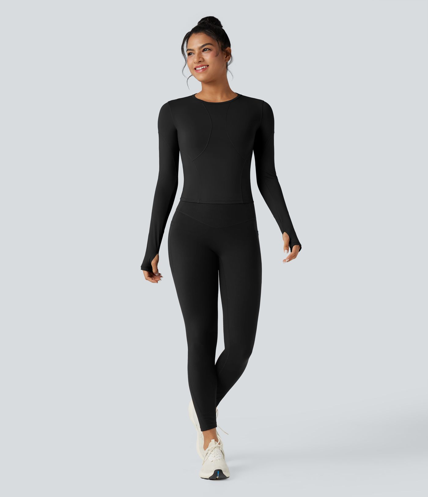 Top deportivo de yoga de manga larga con cuello redondo y abertura para el pulgar