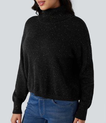 Lässiger Pullover mit hohem Stehkragen und langen Ärmeln