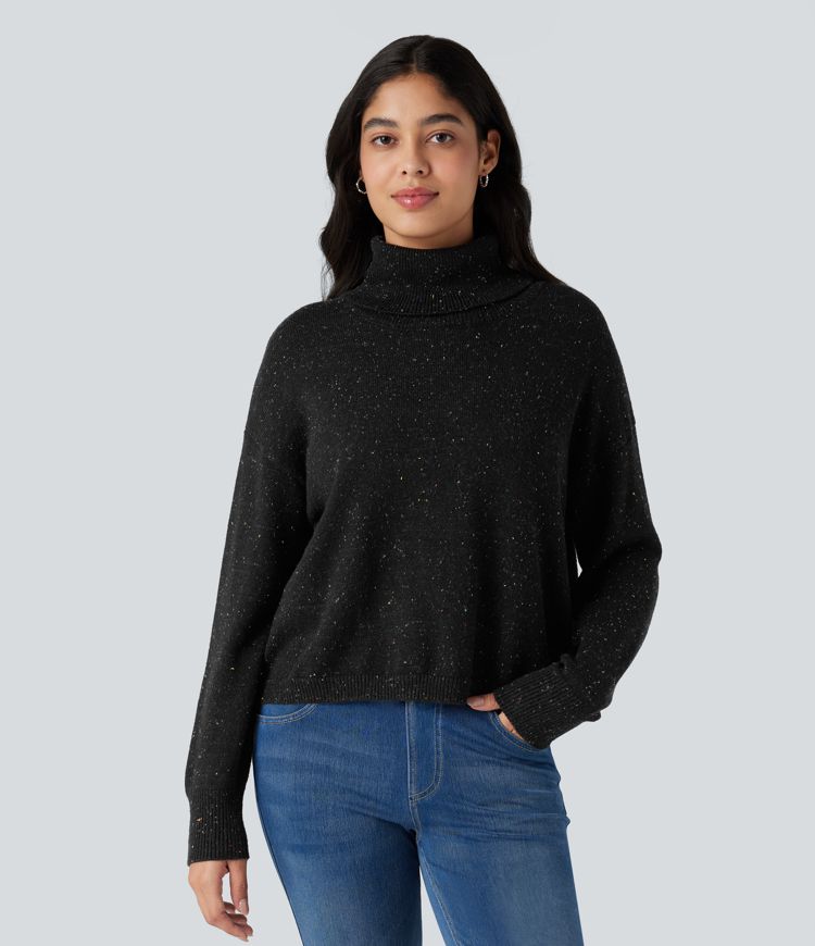 Lässiger Pullover mit hohem Stehkragen und langen Ärmeln