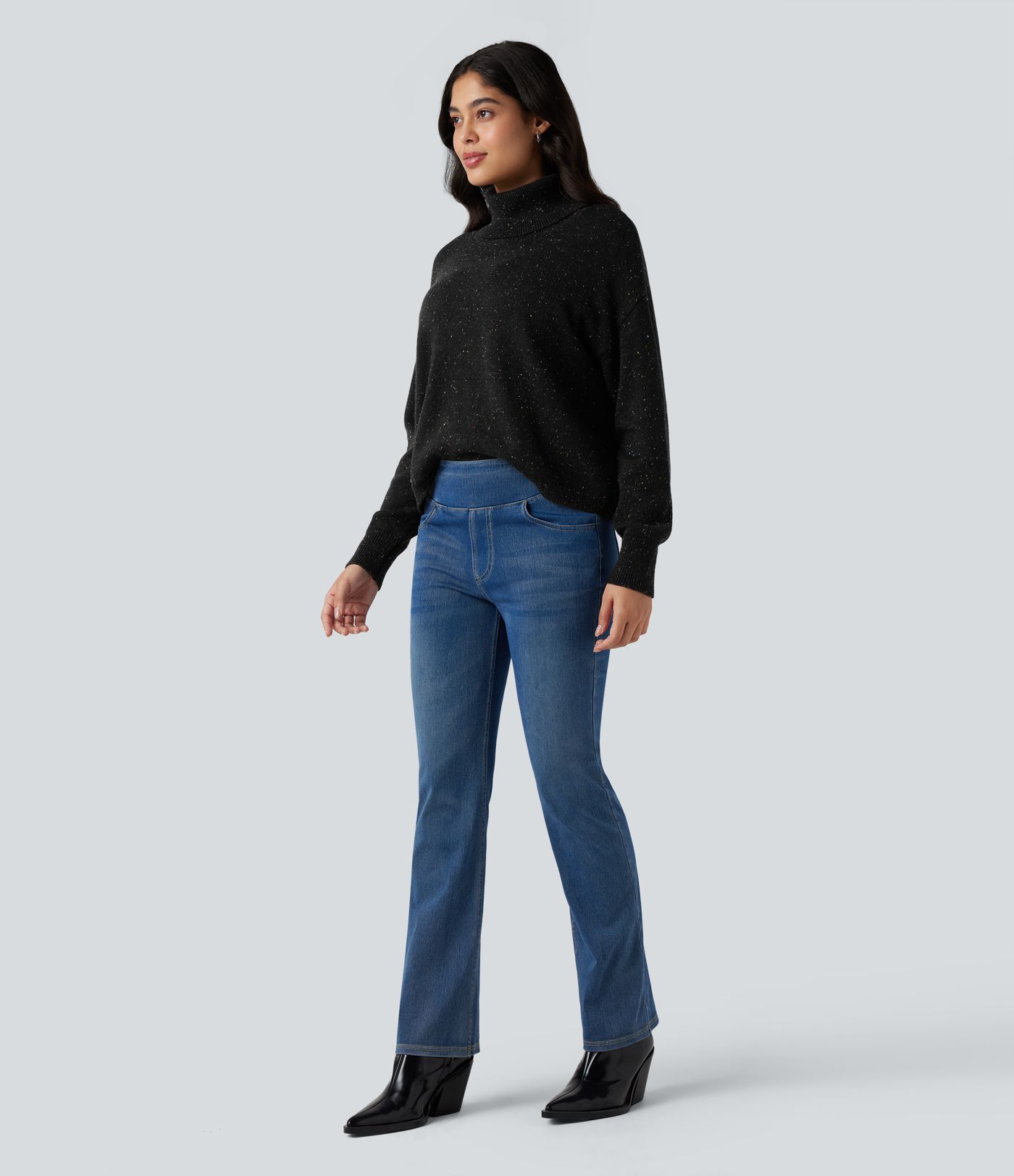 Lässiger Pullover mit hohem Stehkragen und langen Ärmeln