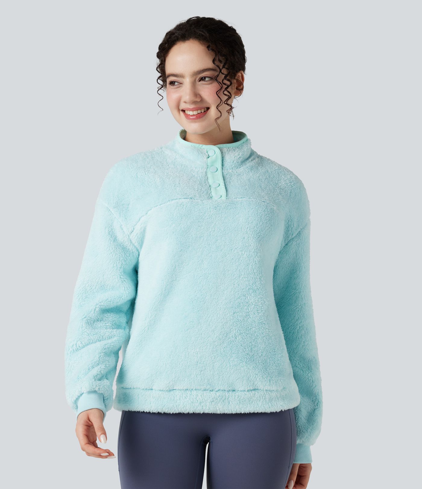 Lässiges Fleece-Sweatshirt mit Stehkragen und Knöpfen