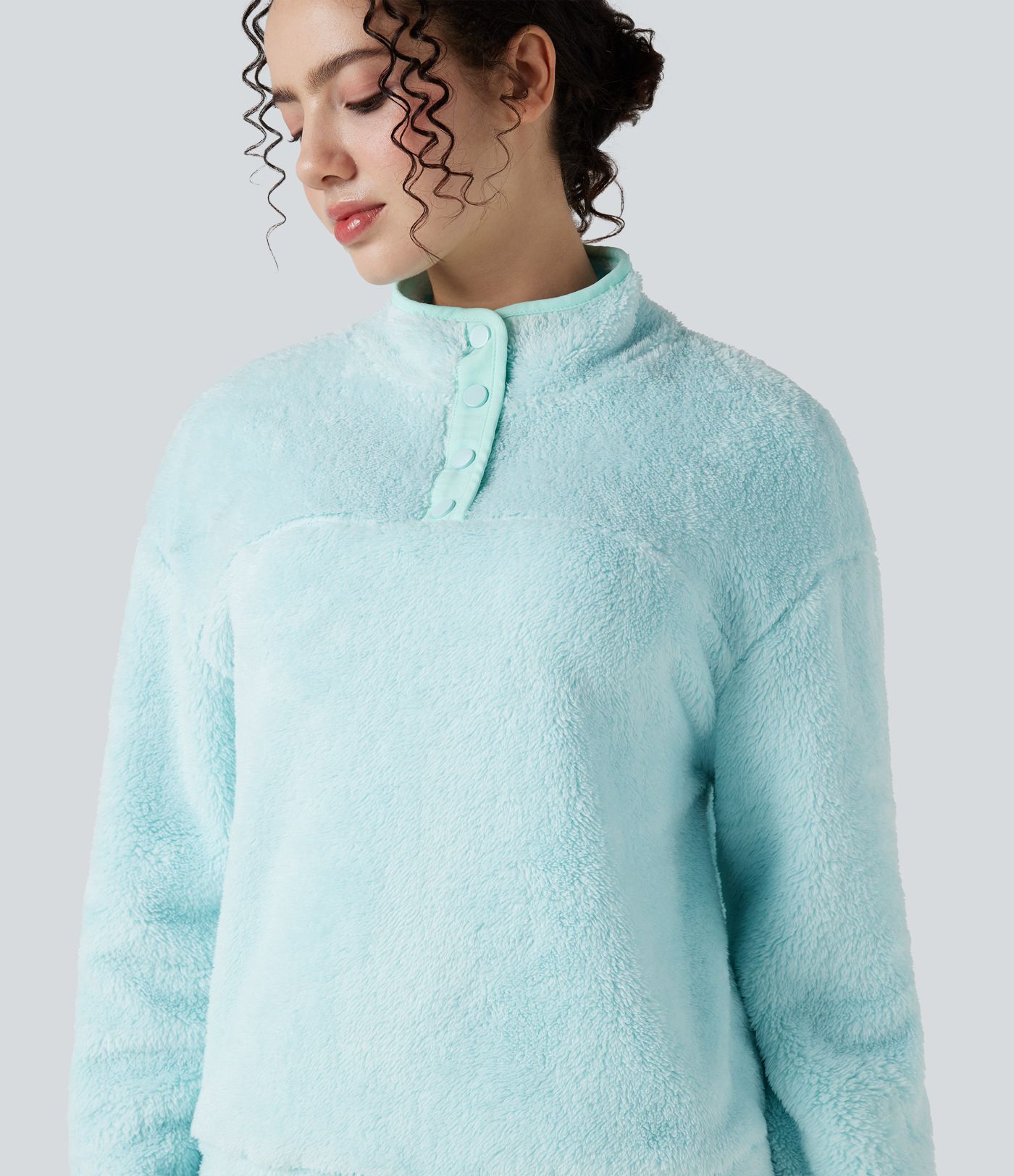 Lässiges Fleece-Sweatshirt mit Stehkragen und Knöpfen