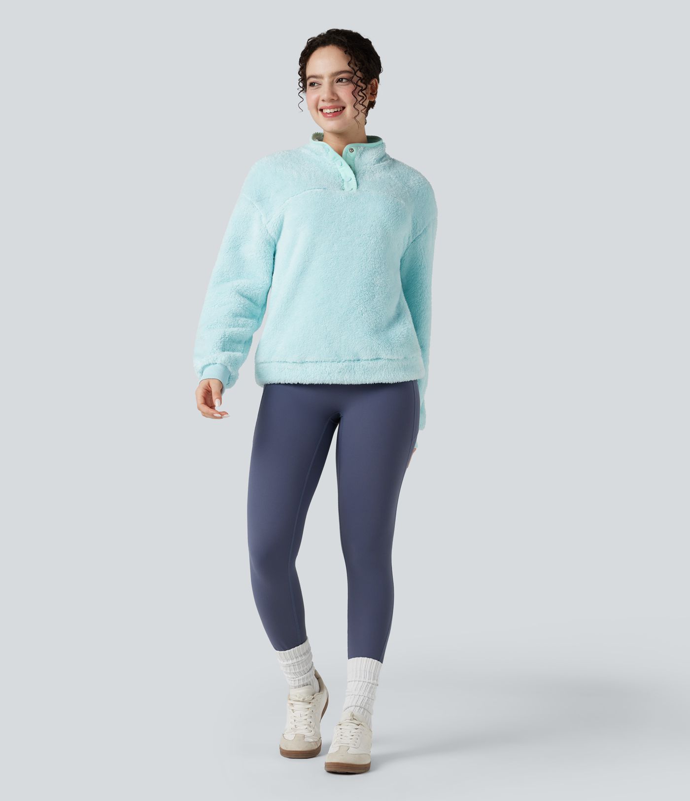 Lässiges Fleece-Sweatshirt mit Stehkragen und Knöpfen