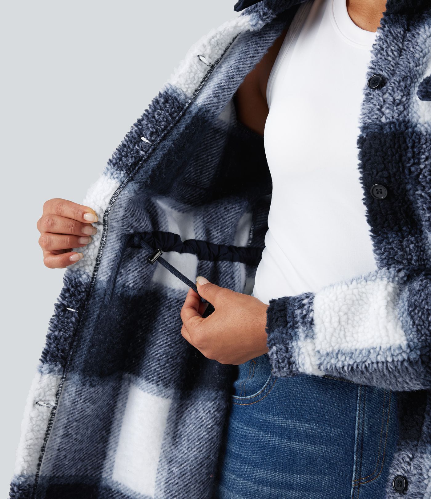 Lässige Sherpa-Jacke mit Seitentaschen, langen Ärmeln, innerem Kordelzug und Karomuster